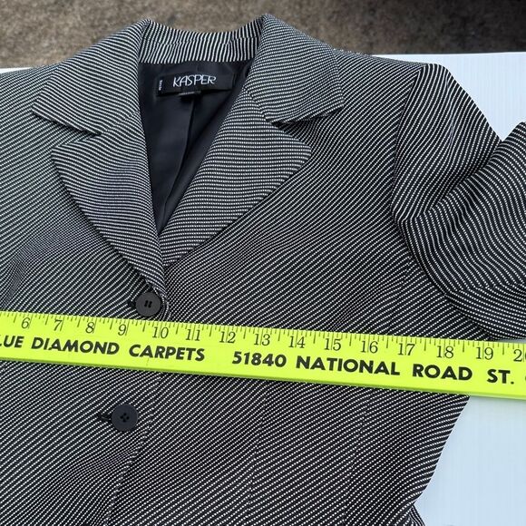 NWT 2 piece Pants Suit.  Women's Portofino Blazer and black pants Size 10P - Picture 6 of 16